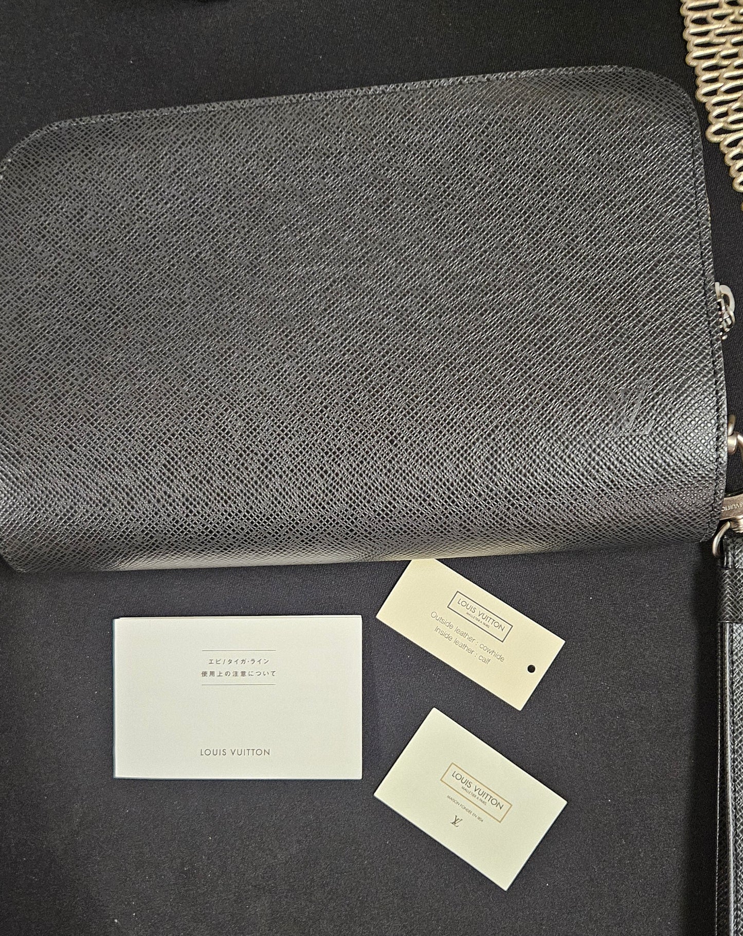 Louis Vuitton Pre-Owned Black Zip Around Carry